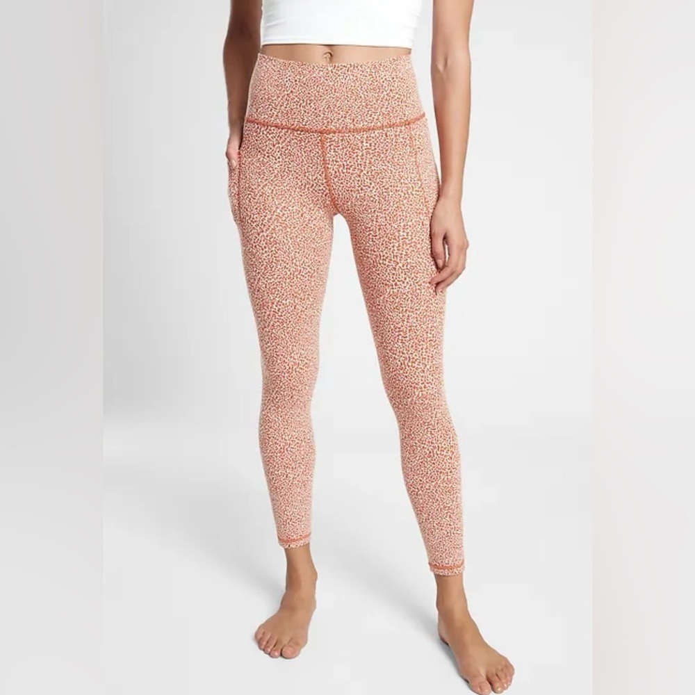 Athleta Salutation Stash Pocket Textured 7/8 Tight Leggings in Micro Cheetah